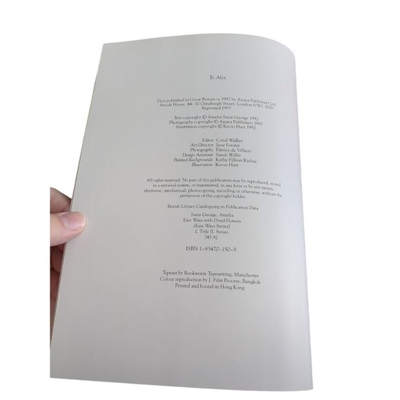 Easy Ways With Dried Flowers By Amelia Saint George Hardback Book - Picture 4 of 6